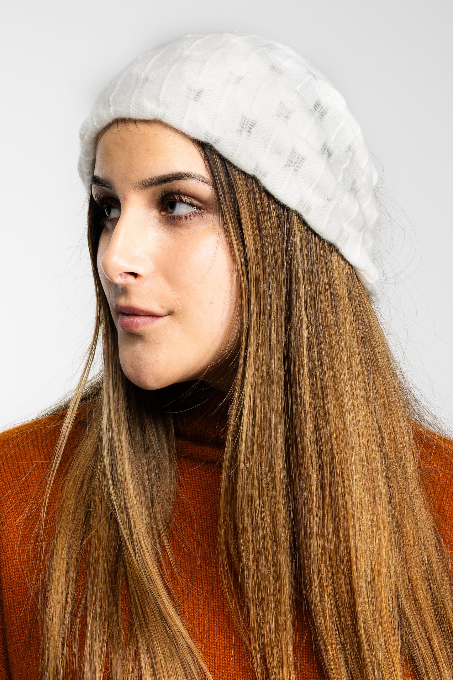 The Ox Haven Diamond Scarf Cream - Bubble-Stitch Pattern